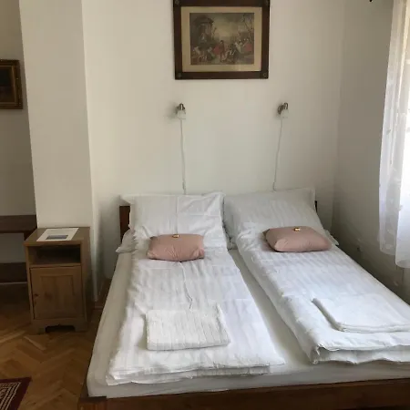 Katalin Vendeghaz Apartment *